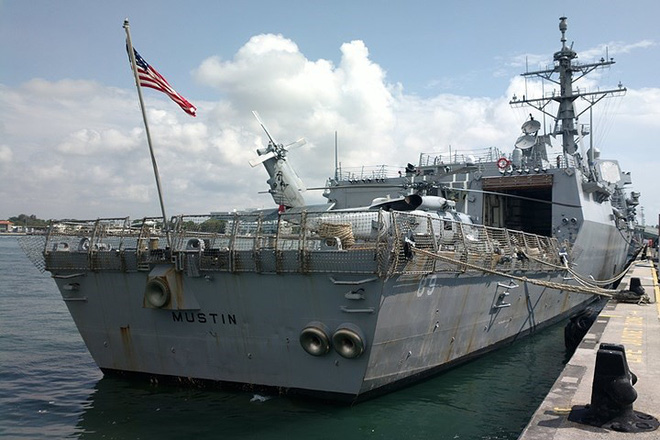 Cận cảnh chiến hạm Mustin của Mỹ vừa đi sát Đá Vành Khăn ở Biển Đông